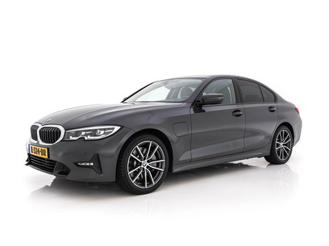 BMW 3-serie 330e eDrive Edition (INCL.BTW) Aut. *LEATHER | FULL-LED | DIGI-COCKPIT | HEATED-SPORTSEATS | PRIVACY-GLASS | AMBIENT-LIGHT | DAB | NAVI-FULLMAP | ECC | PDC | CRUISE | 18''ALU*