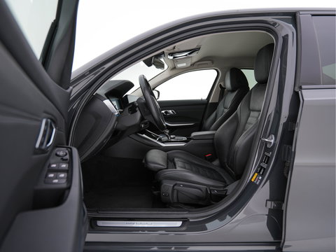 BMW 3-serie 330e eDrive Edition (INCL.BTW) Aut. *LEATHER | FULL-LED | DIGI-COCKPIT | HEATED-SPORTSEATS | PRIVACY-GLASS | AMBIENT-LIGHT | DAB | NAVI-FULLMAP | ECC | PDC | CRUISE | 18''ALU*