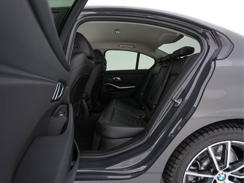 BMW 3-serie 330e eDrive Edition (INCL.BTW) Aut. *LEATHER | FULL-LED | DIGI-COCKPIT | HEATED-SPORTSEATS | PRIVACY-GLASS | AMBIENT-LIGHT | DAB | NAVI-FULLMAP | ECC | PDC | CRUISE | 18''ALU*