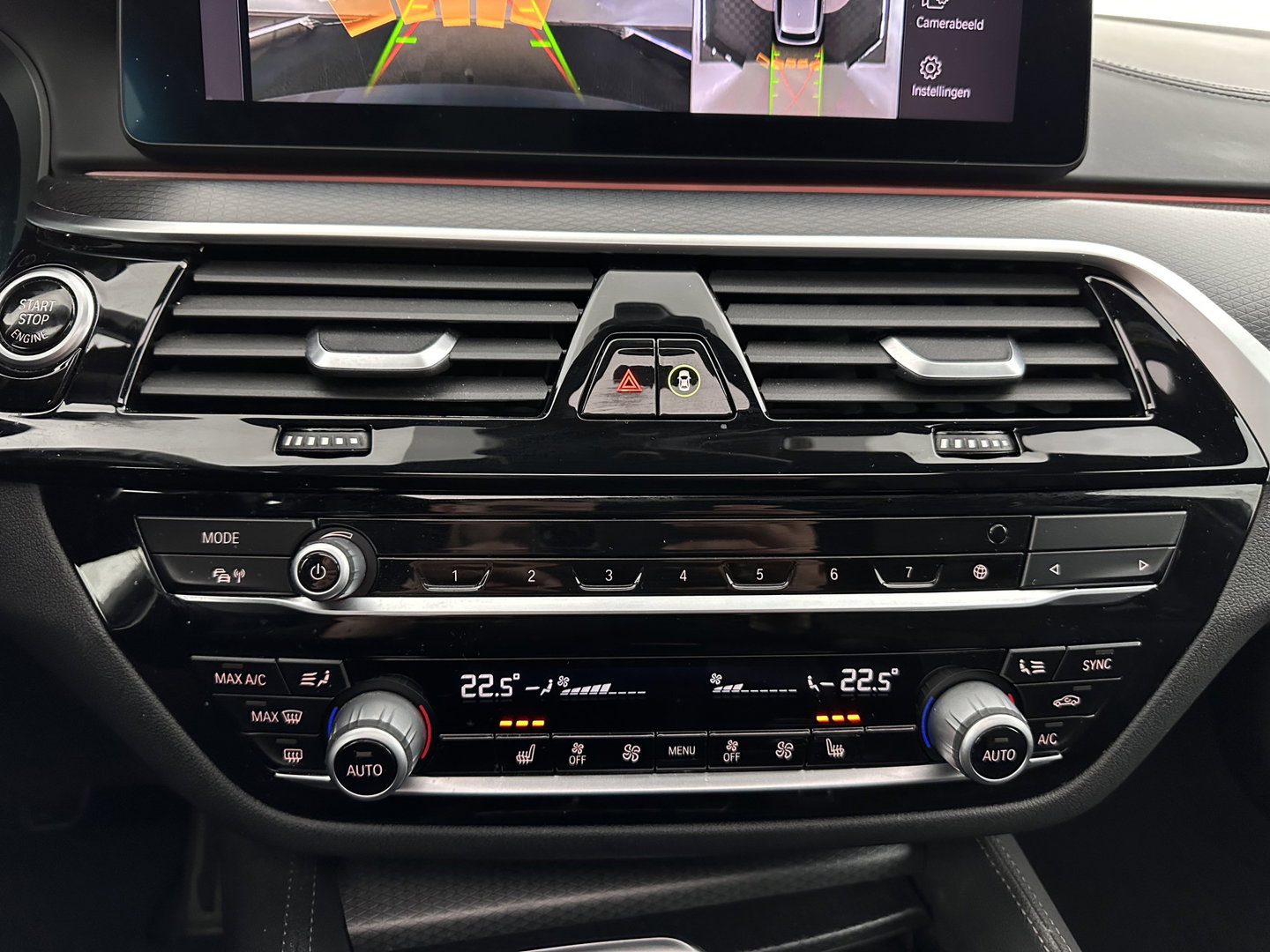 BMW 5 Serie Touring 530d High Executive Edition M-Sportpack (INCL.BTW) Aut. *PANO | HEAD-UP | LASERLIGHT | LEATHER | TOP-VIEW | HARMAN/KARDON |  ADAPTIVE-CRUISE | BLINDSPOT | HEATED-COMFORTSEATS | KEYLESS | DAB | DIGI-COCKPIT | PRIVACY-GLASS | SHIFT-P