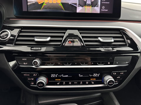 BMW 5 Serie Touring 530d High Executive Edition M-Sportpack (INCL.BTW) Aut. *PANO | HEAD-UP | LASERLIGHT | LEATHER | TOP-VIEW | HARMAN/KARDON |  ADAPTIVE-CRUISE | BLINDSPOT | HEATED-COMFORTSEATS | KEYLESS | DAB | DIGI-COCKPIT | PRIVACY-GLASS | SHIFT-P