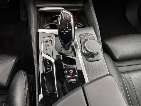 BMW 5 Serie Touring 530d High Executive Edition M-Sportpack (INCL.BTW) Aut. *PANO | HEAD-UP | LASERLIGHT | LEATHER | TOP-VIEW | HARMAN/KARDON |  ADAPTIVE-CRUISE | BLINDSPOT | HEATED-COMFORTSEATS | KEYLESS | DAB | DIGI-COCKPIT | PRIVACY-GLASS | SHIFT-P