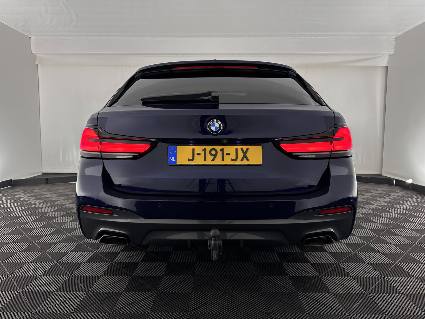 BMW 5 Serie Touring 530d High Executive Edition M-Sportpack (INCL.BTW) Aut. *PANO | HEAD-UP | LASERLIGHT | LEATHER | TOP-VIEW | HARMAN/KARDON |  ADAPTIVE-CRUISE | BLINDSPOT | HEATED-COMFORTSEATS | KEYLESS | DAB | DIGI-COCKPIT | PRIVACY-GLASS | SHIFT-P