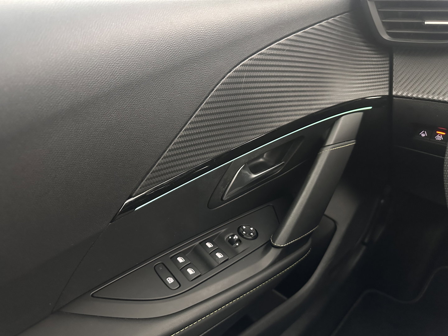 Peugeot e-208 EV GT 350 50 kWh [ 3-Fase ] *HEATPUMP | PANO | FULL-LED | DIGI-COCKPIT | BLINDSPOT | CAMERA | LEATHER-ALCANTARA | AMBIENTLIGHT | NAVI-FULLMAP | LANE-ASSIST | KEYLESS | DAB | CCS-FASTLOADER | HEATED-SPORTSEATS