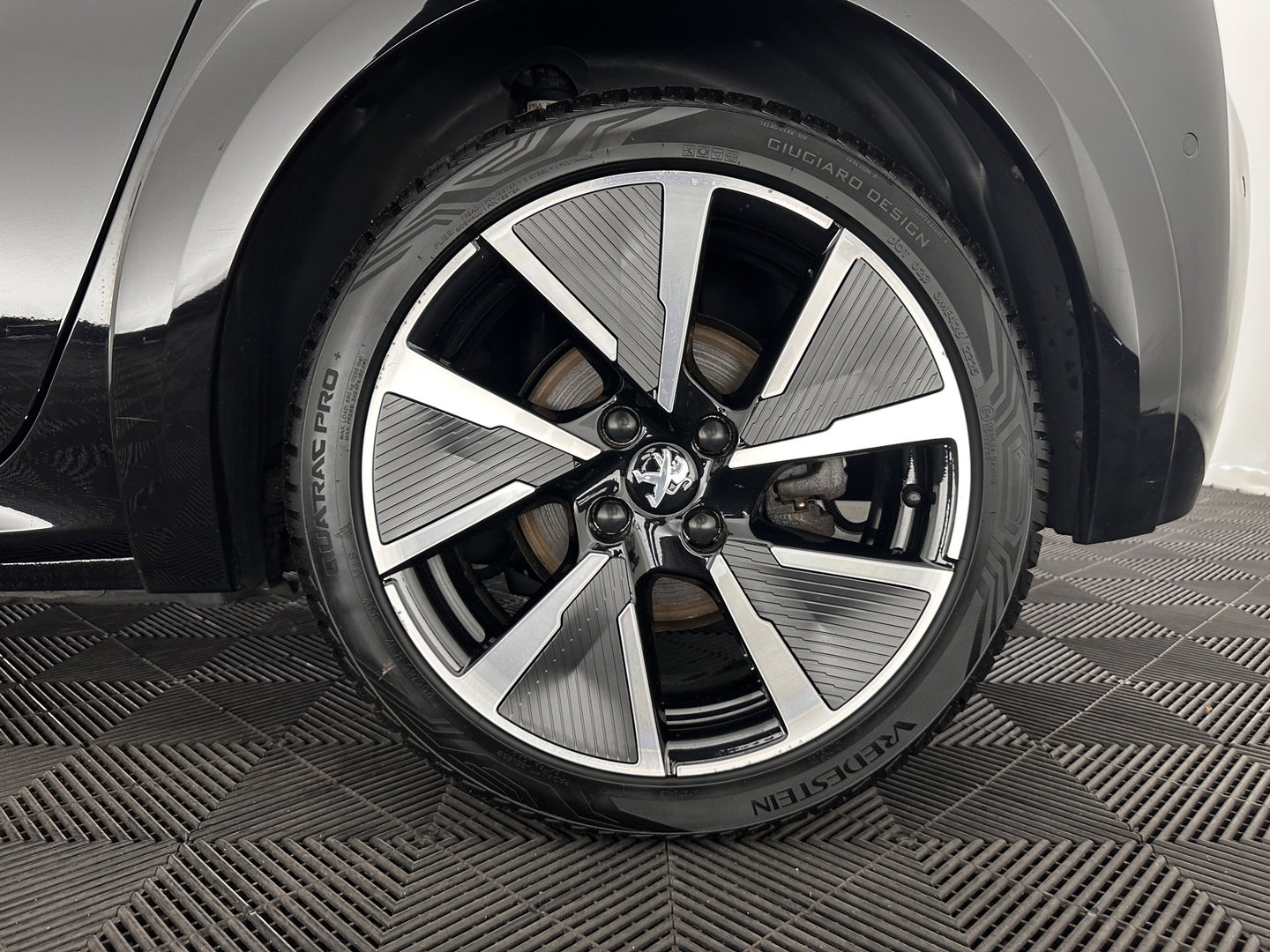 Peugeot e-208 EV GT 350 50 kWh [ 3-Fase ] *HEATPUMP | PANO | FULL-LED | DIGI-COCKPIT | BLINDSPOT | CAMERA | LEATHER-ALCANTARA | AMBIENTLIGHT | NAVI-FULLMAP | LANE-ASSIST | KEYLESS | DAB | CCS-FASTLOADER | HEATED-SPORTSEATS