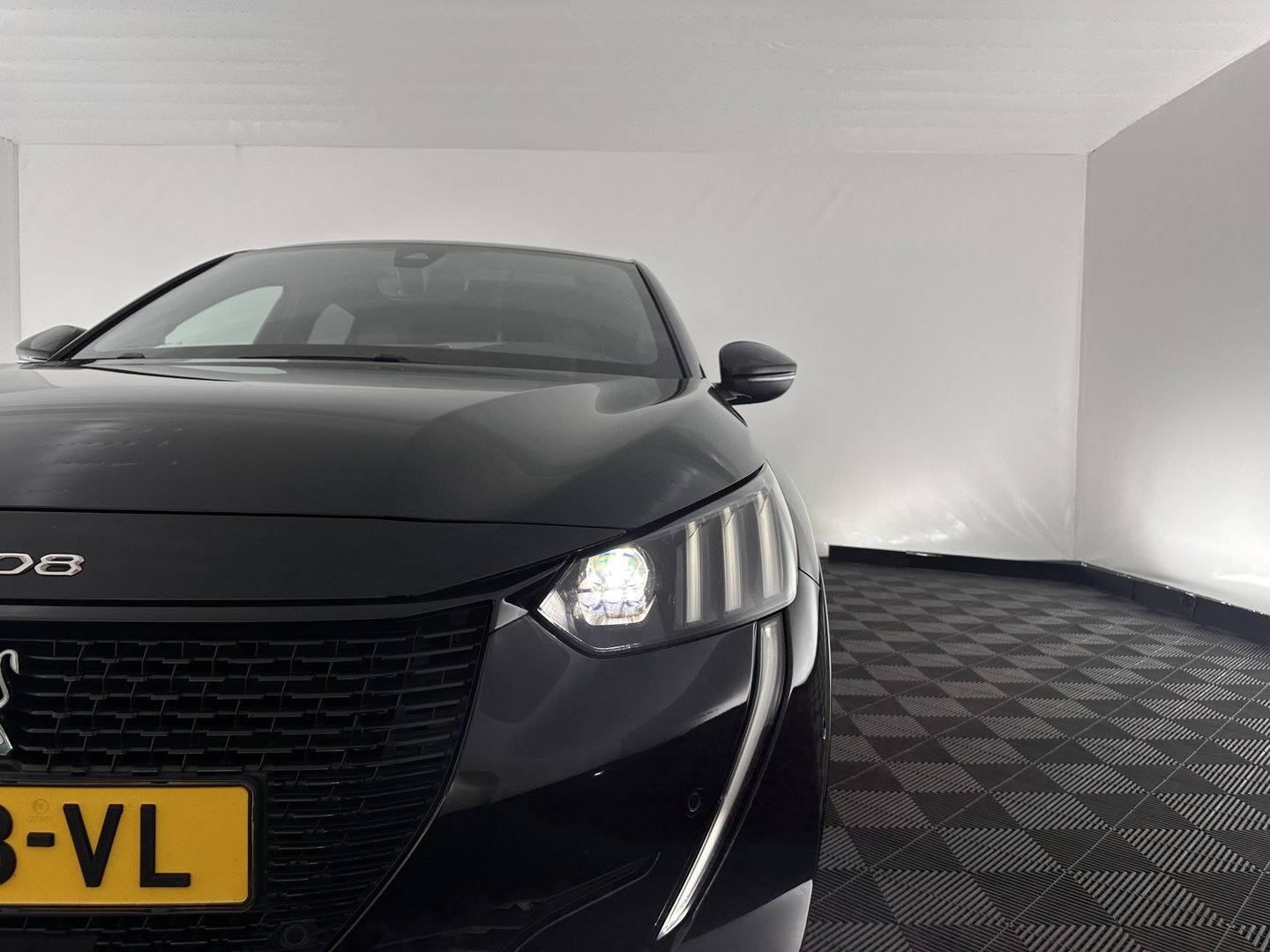 Peugeot e-208 EV GT 350 50 kWh [ 3-Fase ] *HEATPUMP | PANO | FULL-LED | DIGI-COCKPIT | BLINDSPOT | CAMERA | LEATHER-ALCANTARA | AMBIENTLIGHT | NAVI-FULLMAP | LANE-ASSIST | KEYLESS | DAB | CCS-FASTLOADER | HEATED-SPORTSEATS