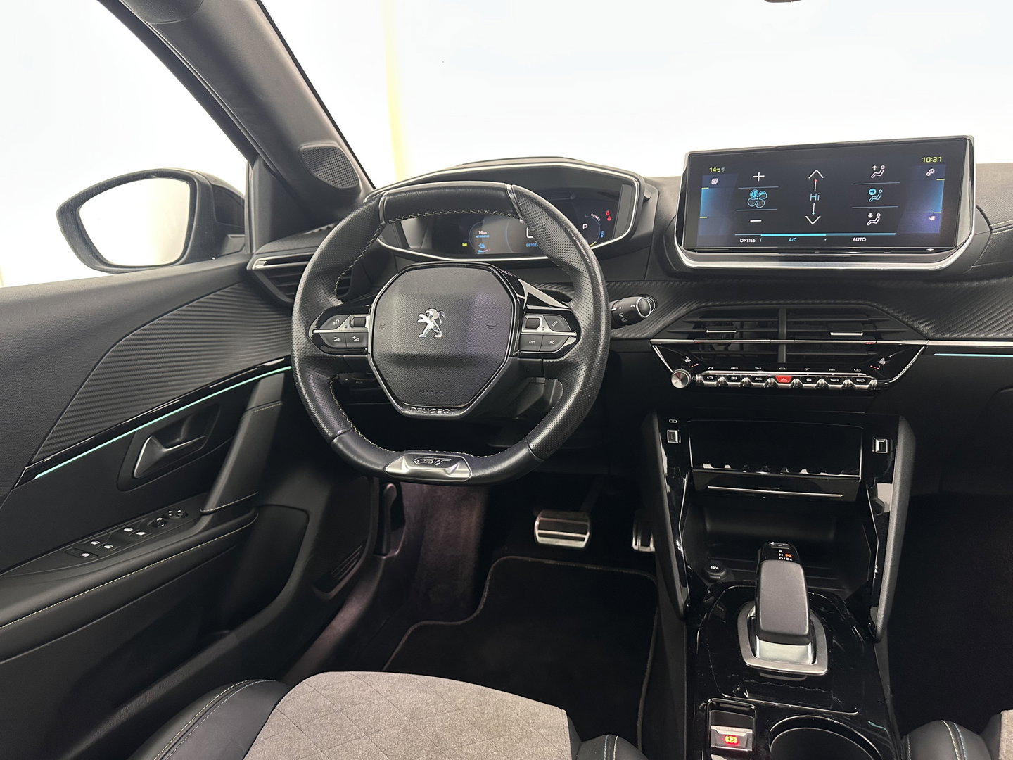 Peugeot e-208 EV GT 350 50 kWh [ 3-Fase ] *HEATPUMP | PANO | FULL-LED | DIGI-COCKPIT | BLINDSPOT | CAMERA | LEATHER-ALCANTARA | AMBIENTLIGHT | NAVI-FULLMAP | LANE-ASSIST | KEYLESS | DAB | CCS-FASTLOADER | HEATED-SPORTSEATS