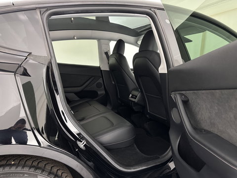 Tesla Model Y RWD 58 kWh [ 3-Fase ] {SOH-91%} (INCL-BTW) Aut. *PANO | LEATHER | TOWBAR | AUTO-PILOT | NAVI-FULLMAP | MATRIX-LED | KEYLESS | CAMERA | DAB+ | HEATED-COMFORTSEATS | PRIVACYGLASS | TOPVIEW | 19''ALU*