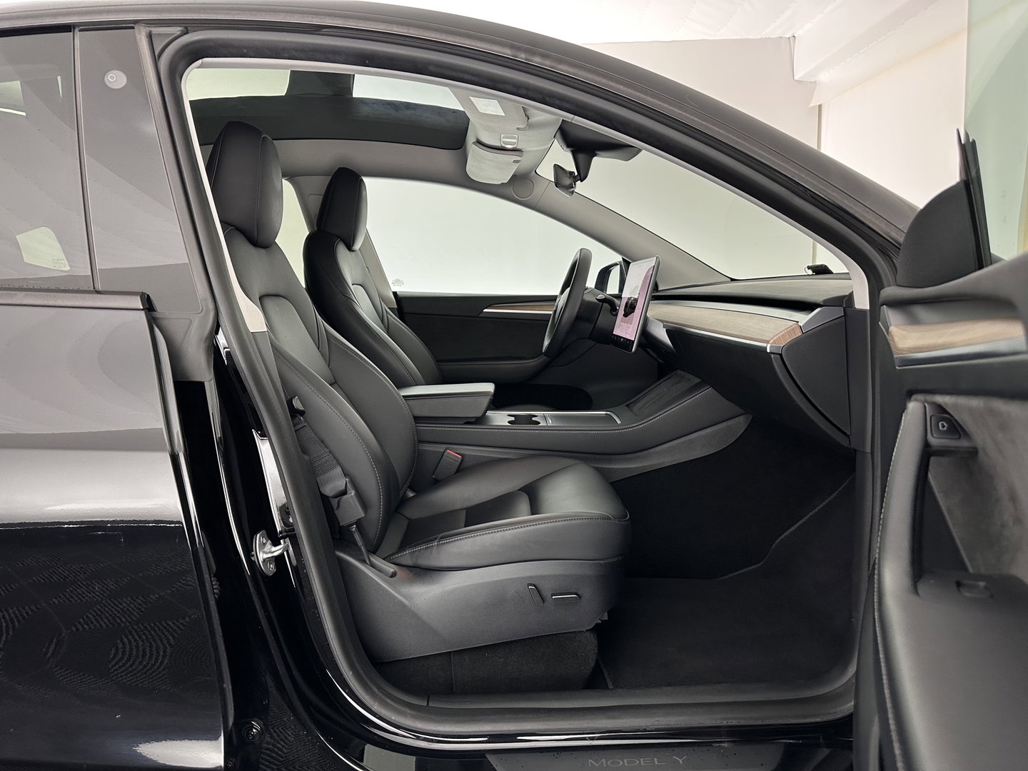 Tesla Model Y RWD 58 kWh [ 3-Fase ] {SOH-91%} (INCL-BTW) Aut. *PANO | LEATHER | TOWBAR | AUTO-PILOT | NAVI-FULLMAP | MATRIX-LED | KEYLESS | CAMERA | DAB+ | HEATED-COMFORTSEATS | PRIVACYGLASS | TOPVIEW | 19''ALU*