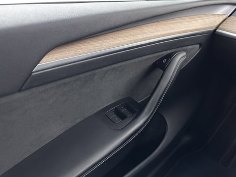 Tesla Model Y RWD 58 kWh [ 3-Fase ] {SOH-91%} (INCL-BTW) Aut. *PANO | LEATHER | TOWBAR | AUTO-PILOT | NAVI-FULLMAP | MATRIX-LED | KEYLESS | CAMERA | DAB+ | HEATED-COMFORTSEATS | PRIVACYGLASS | TOPVIEW | 19''ALU*