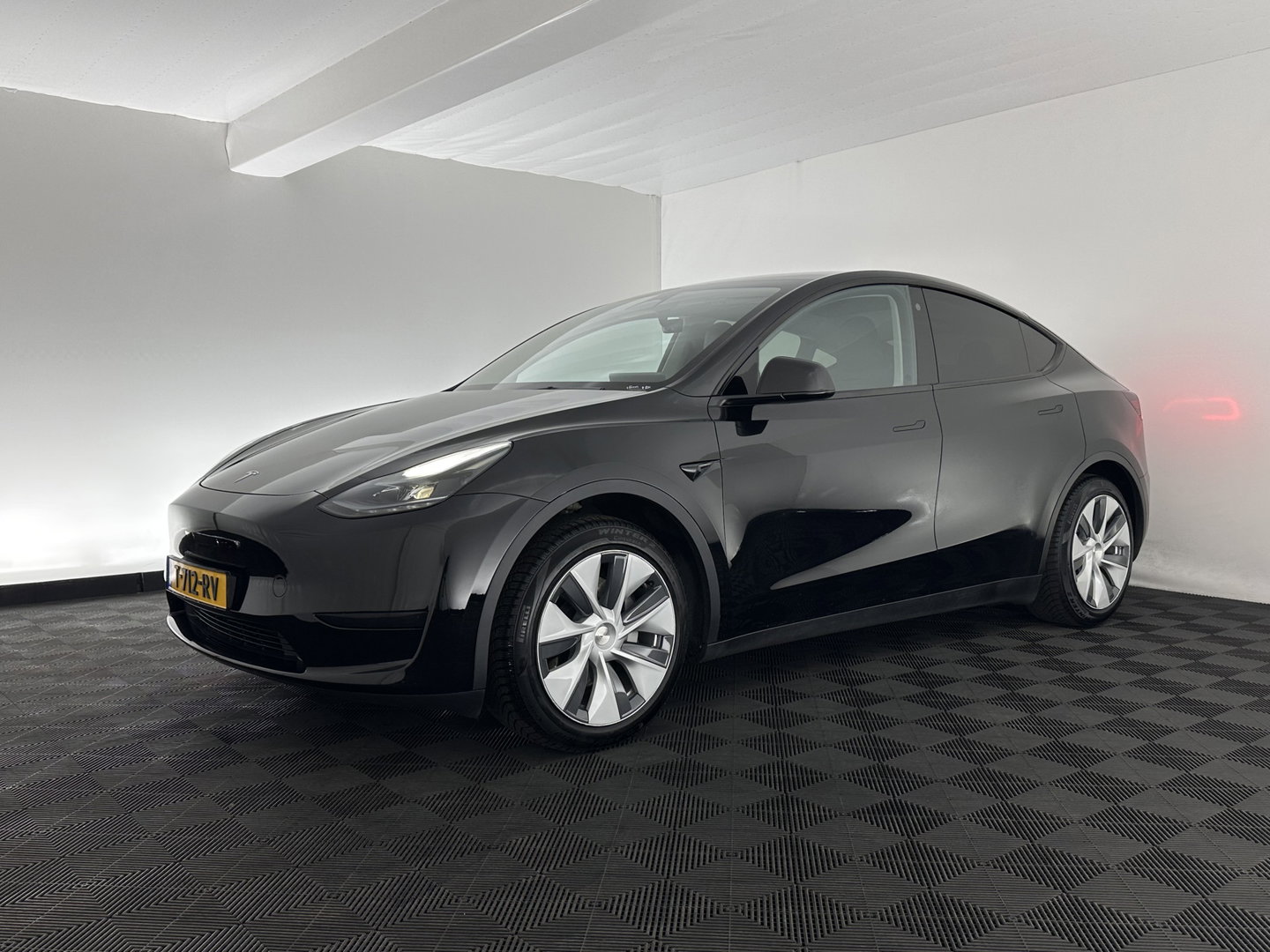 Tesla Model Y RWD 58 kWh [ 3-Fase ] {SOH-91%} (INCL-BTW) Aut. *PANO | LEATHER | TOWBAR | AUTO-PILOT | NAVI-FULLMAP | MATRIX-LED | KEYLESS | CAMERA | DAB+ | HEATED-COMFORTSEATS | PRIVACYGLASS | TOPVIEW | 19''ALU*