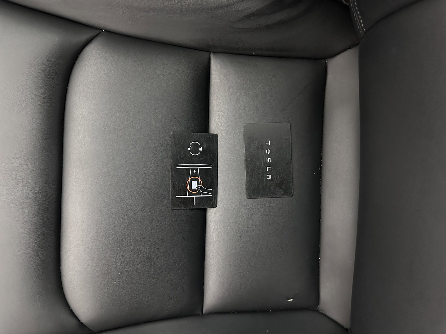 Tesla Model Y RWD 58 kWh [ 3-Fase ] {SOH-91%} (INCL-BTW) Aut. *PANO | LEATHER | TOWBAR | AUTO-PILOT | NAVI-FULLMAP | MATRIX-LED | KEYLESS | CAMERA | DAB+ | HEATED-COMFORTSEATS | PRIVACYGLASS | TOPVIEW | 19''ALU*