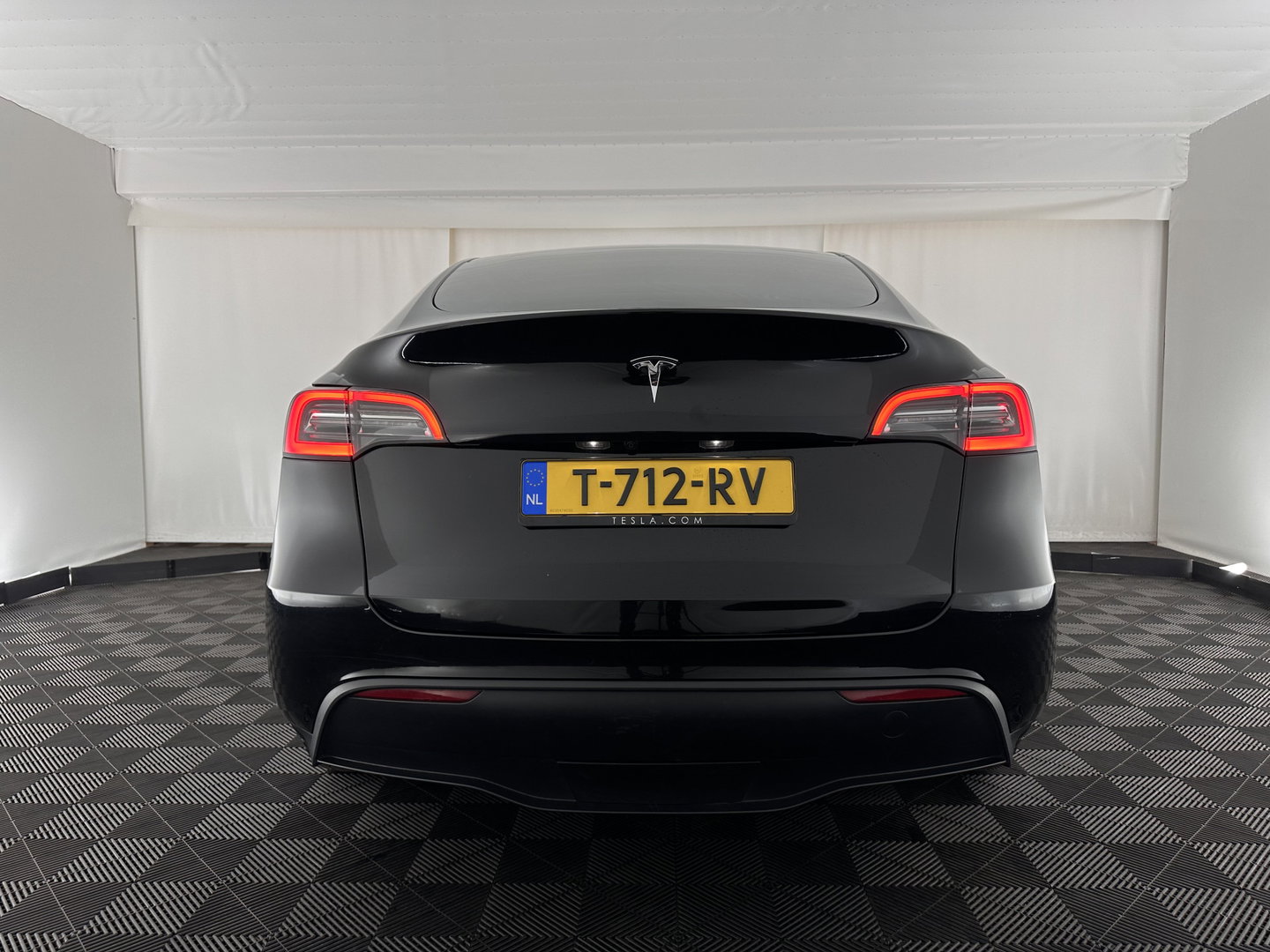 Tesla Model Y RWD 58 kWh [ 3-Fase ] {SOH-91%} (INCL-BTW) Aut. *PANO | LEATHER | TOWBAR | AUTO-PILOT | NAVI-FULLMAP | MATRIX-LED | KEYLESS | CAMERA | DAB+ | HEATED-COMFORTSEATS | PRIVACYGLASS | TOPVIEW | 19''ALU*