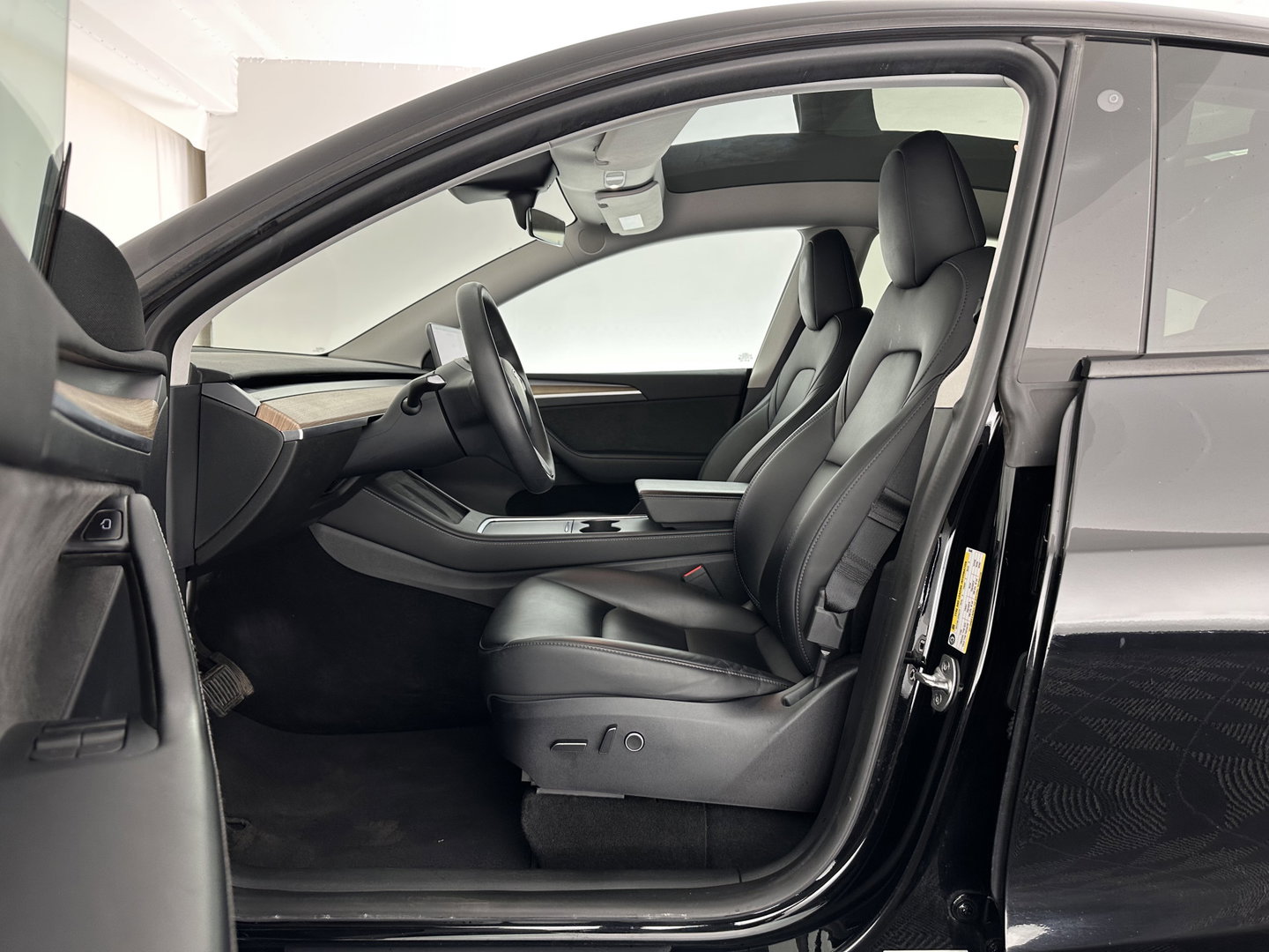 Tesla Model Y RWD 58 kWh [ 3-Fase ] {SOH-91%} (INCL-BTW) Aut. *PANO | LEATHER | TOWBAR | AUTO-PILOT | NAVI-FULLMAP | MATRIX-LED | KEYLESS | CAMERA | DAB+ | HEATED-COMFORTSEATS | PRIVACYGLASS | TOPVIEW | 19''ALU*