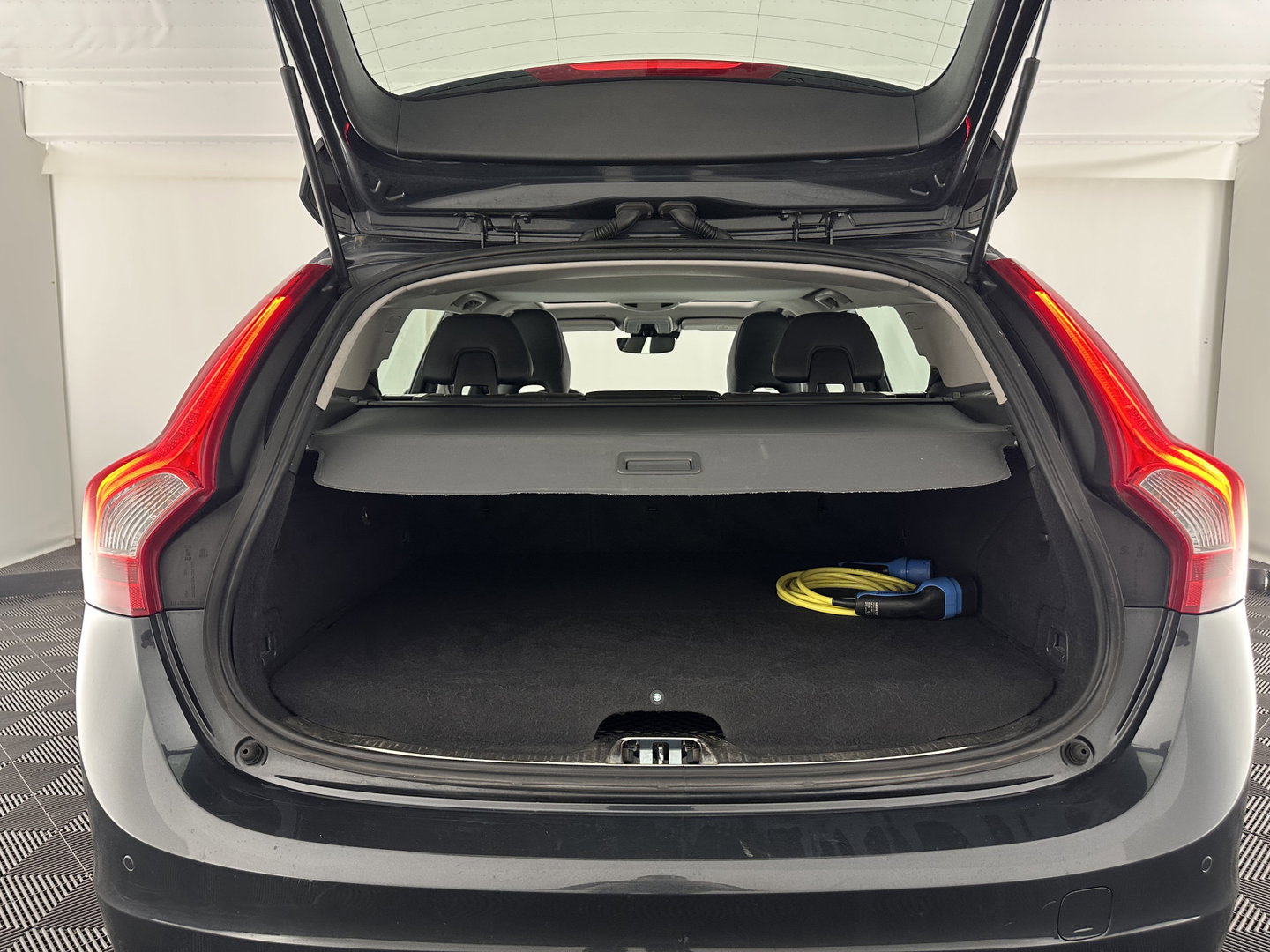 Volvo V60 2.4 D6 Twin Engine Summum (Plug-in) Aut. *PANO | LEATHER | MEMORY-PACK | NAVI-FULLMAP | HEATED-COMFORTSEATS | NAVI-FULLMAP | CAMERA | ECC | PDC | CRUISE | TOWBAR | 17''ALU*