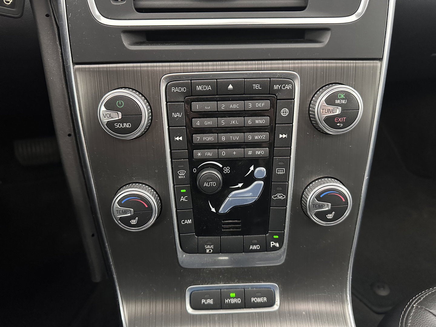 Volvo V60 2.4 D6 Twin Engine Summum (Plug-in) Aut. *PANO | LEATHER | MEMORY-PACK | NAVI-FULLMAP | HEATED-COMFORTSEATS | NAVI-FULLMAP | CAMERA | ECC | PDC | CRUISE | TOWBAR | 17''ALU*