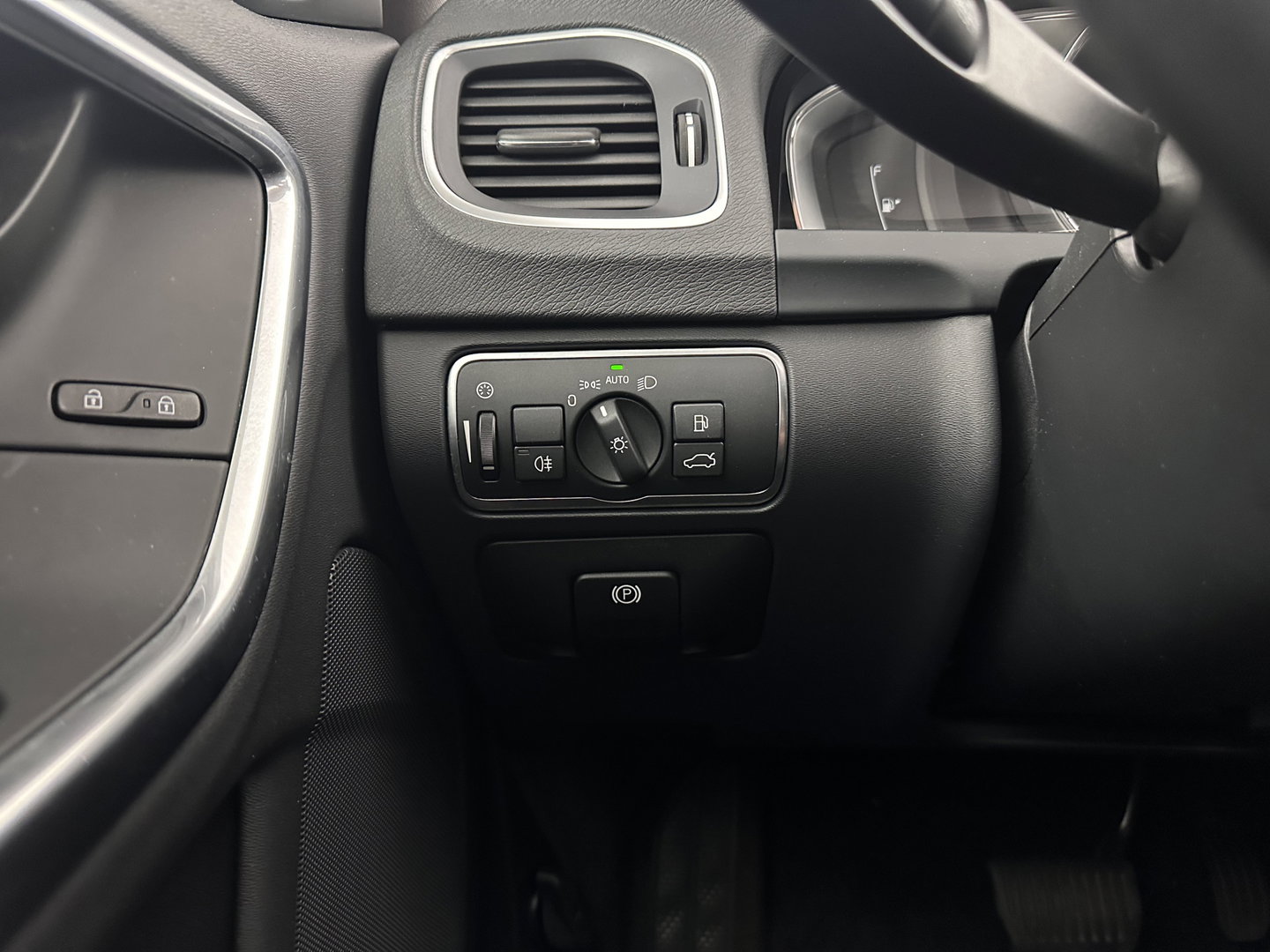 Volvo V60 2.4 D6 Twin Engine Summum (Plug-in) Aut. *PANO | LEATHER | MEMORY-PACK | NAVI-FULLMAP | HEATED-COMFORTSEATS | NAVI-FULLMAP | CAMERA | ECC | PDC | CRUISE | TOWBAR | 17''ALU*