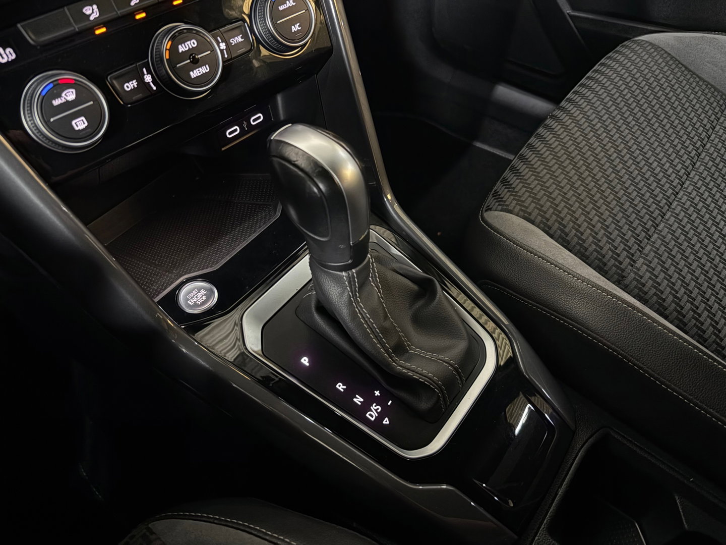 Volkswagen T-Roc 1.5 TSI R-Line Cam*Led*Keyless*Blindspot