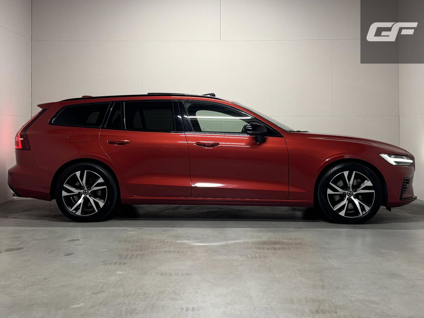 Volvo V60 2.0 T8 Twin Engine AWD R-Design Pano H/K 360 HUD