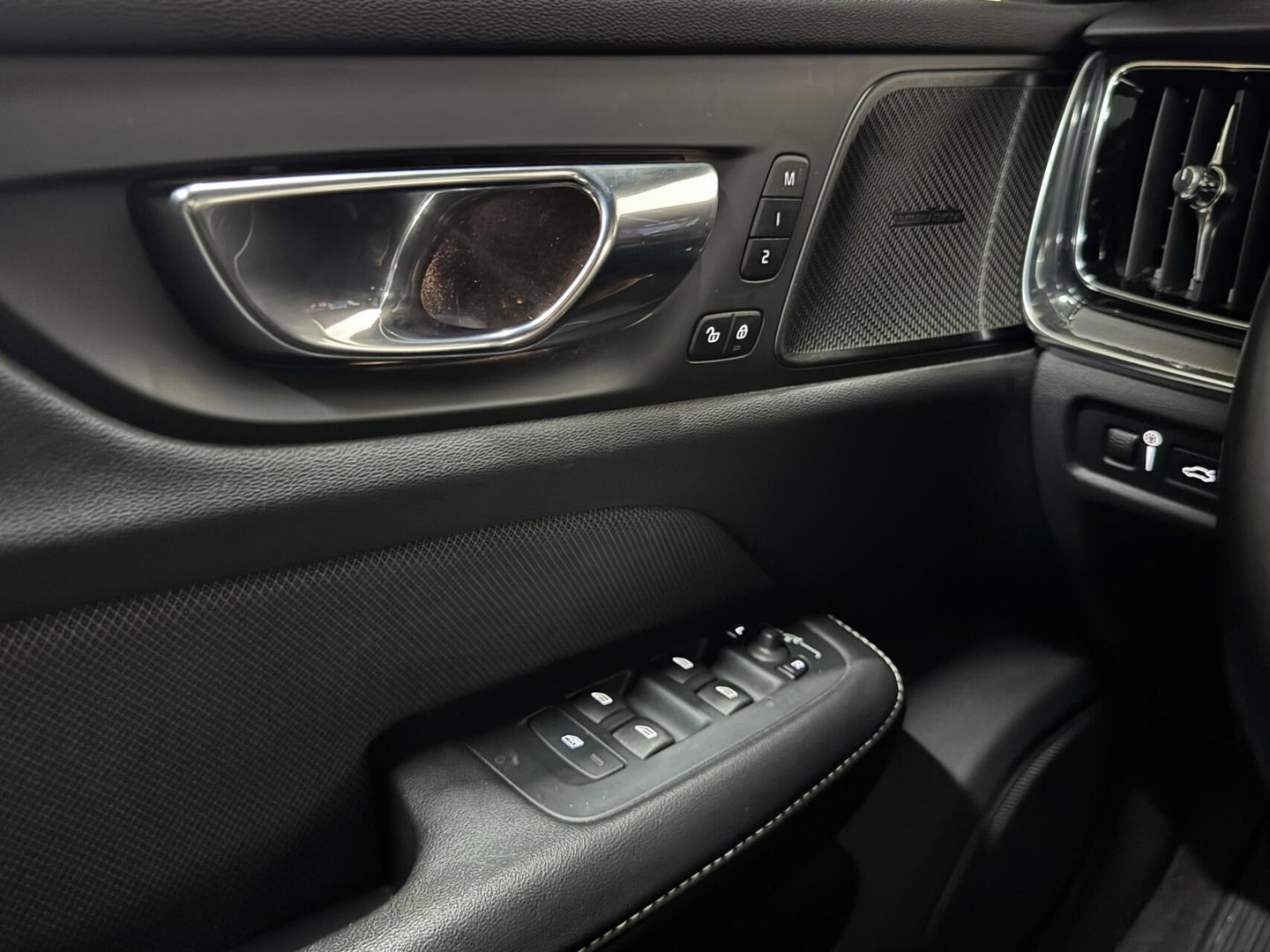 Volvo V60 2.0 T8 Twin Engine AWD R-Design Pano H/K 360 HUD