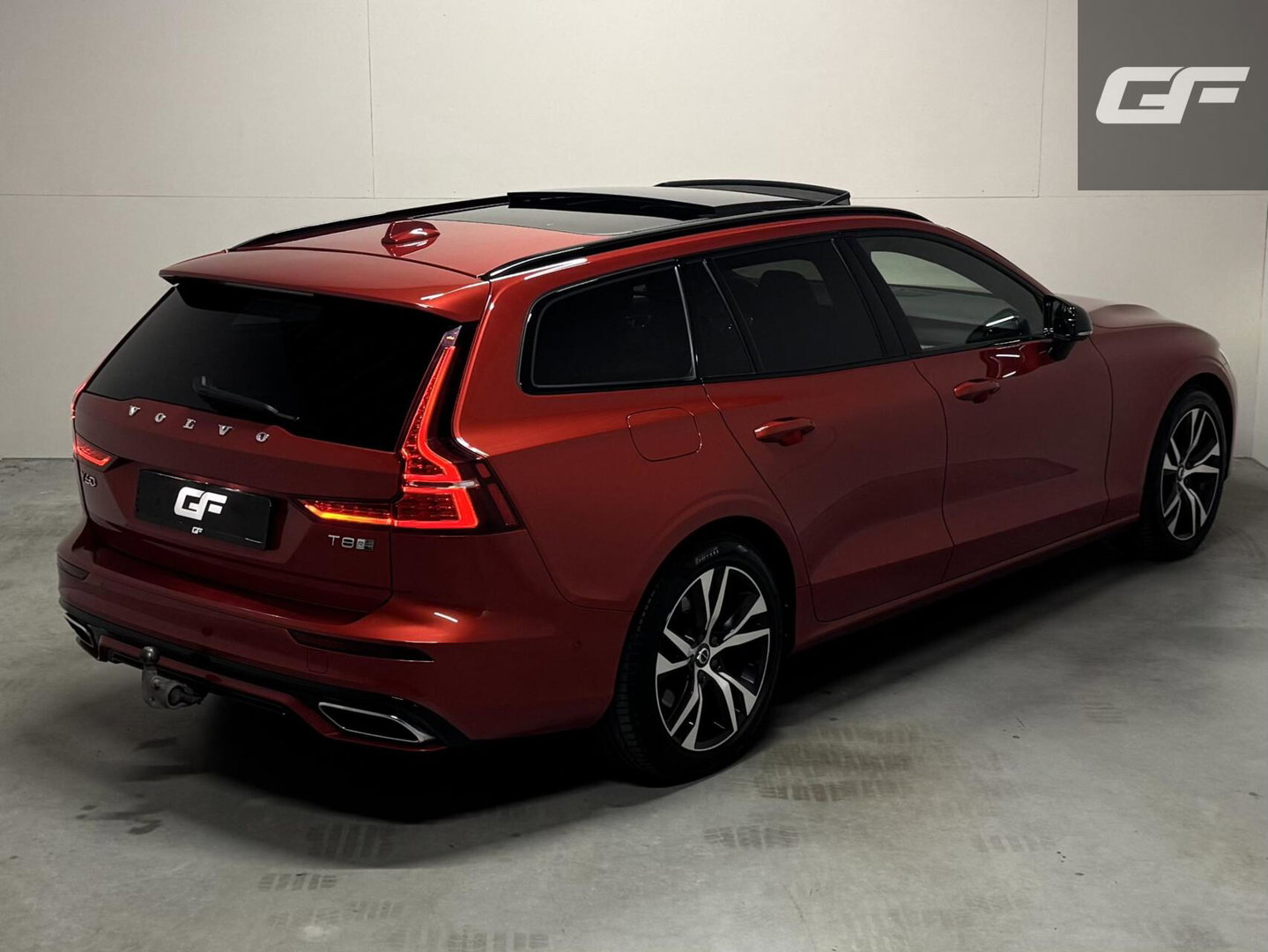 Volvo V60 2.0 T8 Twin Engine AWD R-Design Pano H/K 360 HUD