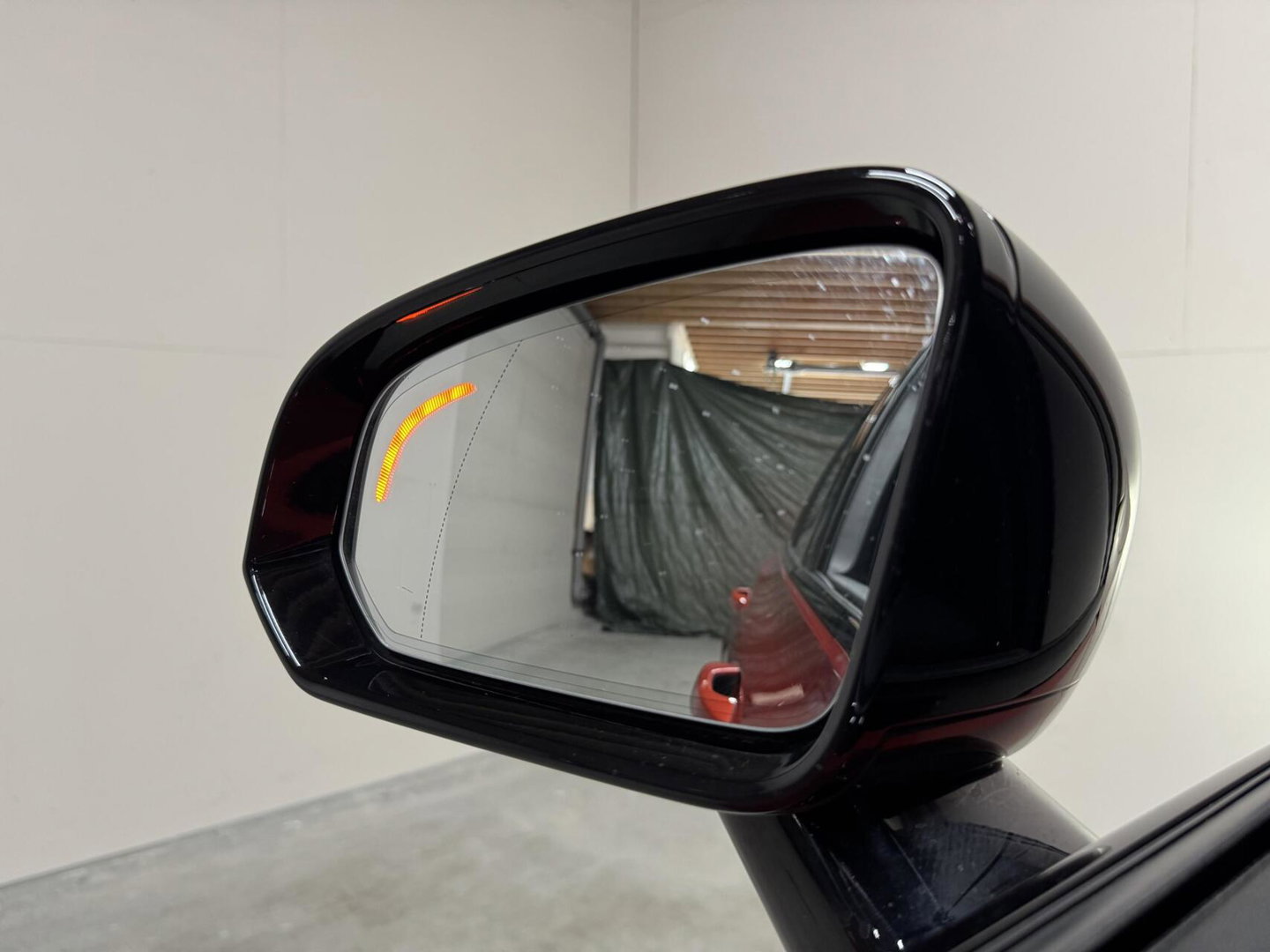 Volvo V60 2.0 T8 Twin Engine AWD R-Design Pano H/K 360 HUD