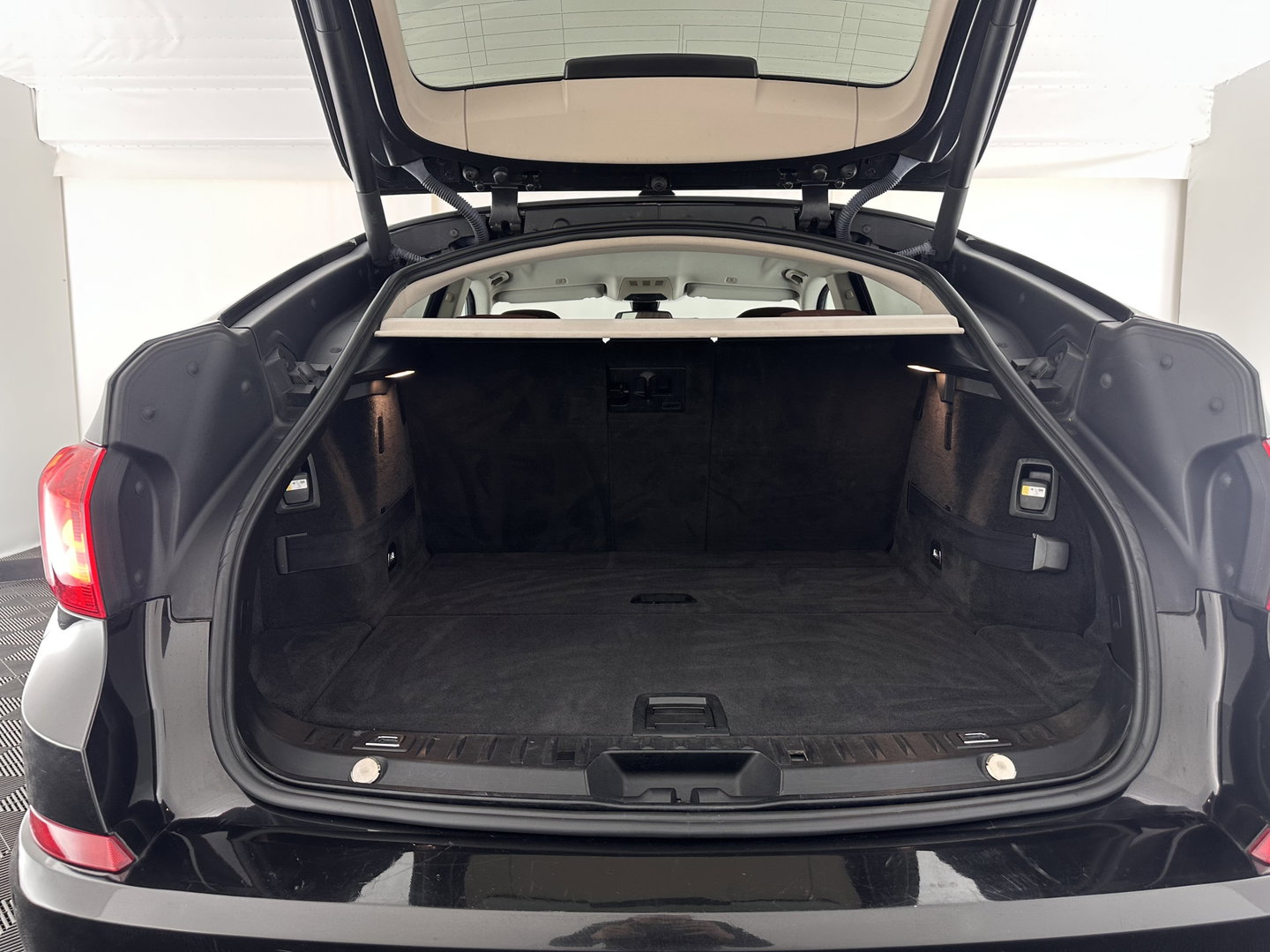 BMW 5 Serie Gran Turismo 535xi High Executive Aut. *HEAD-UP | LEATHER | XENON | SOFT-CLOSE | CAMERA | BLINDSPOT | HEATED-COMFORTSEATS | PRIVACY-GLASS | NAVI-FULLMAP | ECC | PDC | CRUISE | 18''ALU*