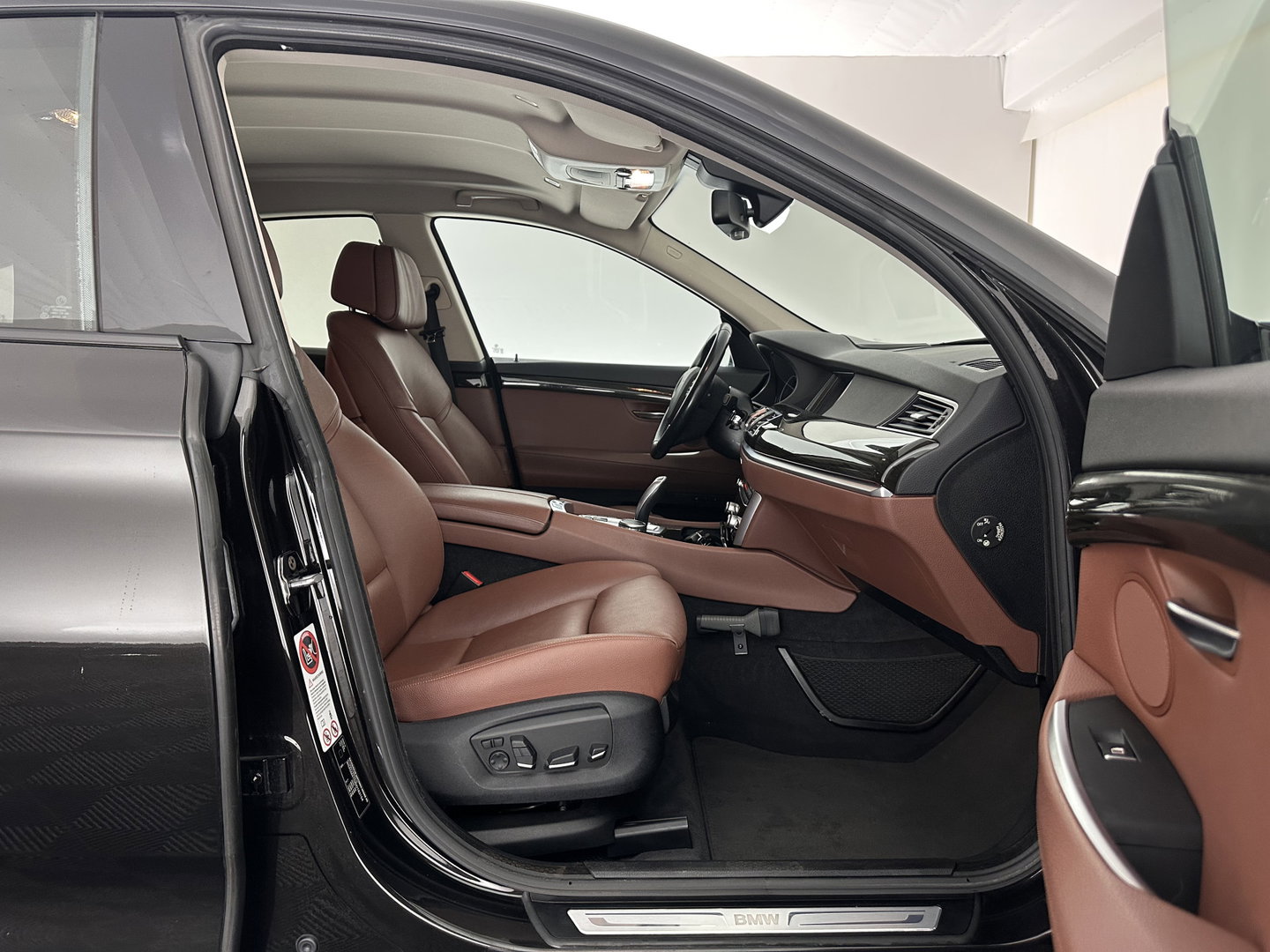 BMW 5 Serie Gran Turismo 535xi High Executive Aut. *HEAD-UP | LEATHER | XENON | SOFT-CLOSE | CAMERA | BLINDSPOT | HEATED-COMFORTSEATS | PRIVACY-GLASS | NAVI-FULLMAP | ECC | PDC | CRUISE | 18''ALU*