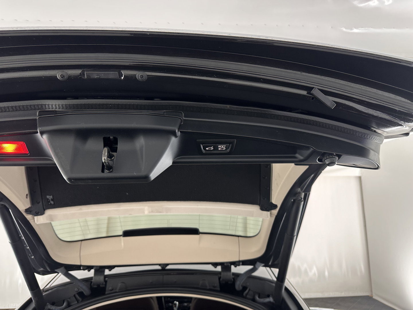 BMW 5 Serie Gran Turismo 535xi High Executive Aut. *HEAD-UP | LEATHER | XENON | SOFT-CLOSE | CAMERA | BLINDSPOT | HEATED-COMFORTSEATS | PRIVACY-GLASS | NAVI-FULLMAP | ECC | PDC | CRUISE | 18''ALU*