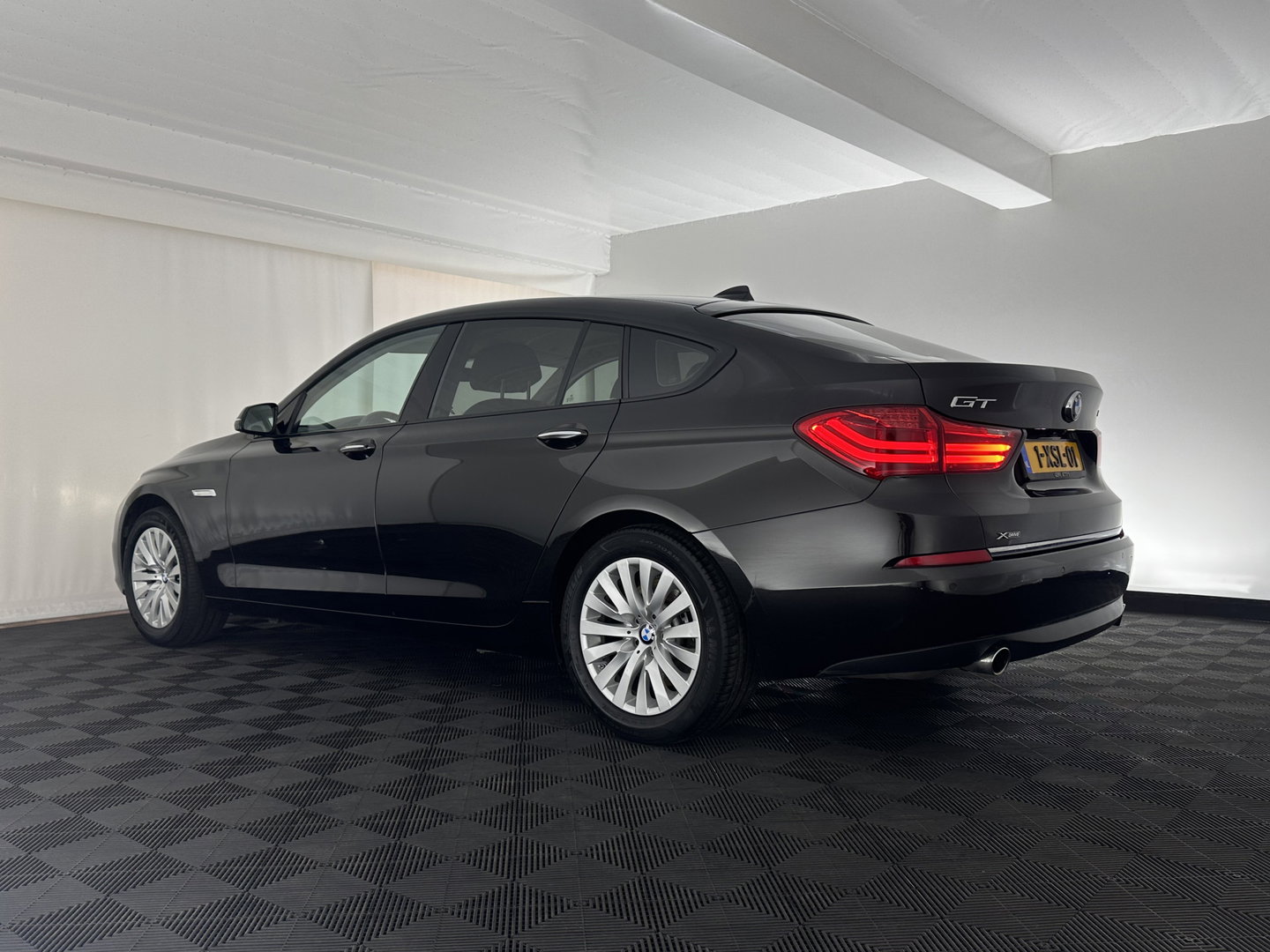BMW 5 Serie Gran Turismo 535xi High Executive Aut. *HEAD-UP | LEATHER | XENON | SOFT-CLOSE | CAMERA | BLINDSPOT | HEATED-COMFORTSEATS | PRIVACY-GLASS | NAVI-FULLMAP | ECC | PDC | CRUISE | 18''ALU*