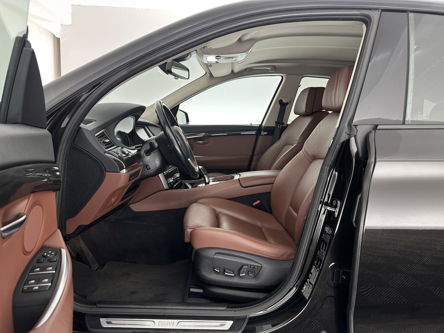 BMW 5 Serie Gran Turismo 535xi High Executive Aut. *HEAD-UP | LEATHER | XENON | SOFT-CLOSE | CAMERA | BLINDSPOT | HEATED-COMFORTSEATS | PRIVACY-GLASS | NAVI-FULLMAP | ECC | PDC | CRUISE | 18''ALU*