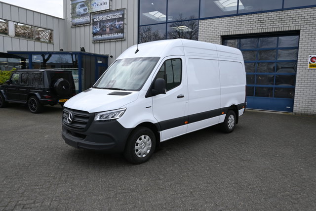 Mercedes-Benz eSprinter - 320 L2H2 Select 81kWh LED, Smartphone integratie, Navigatie, Trekhaak, Etc.
