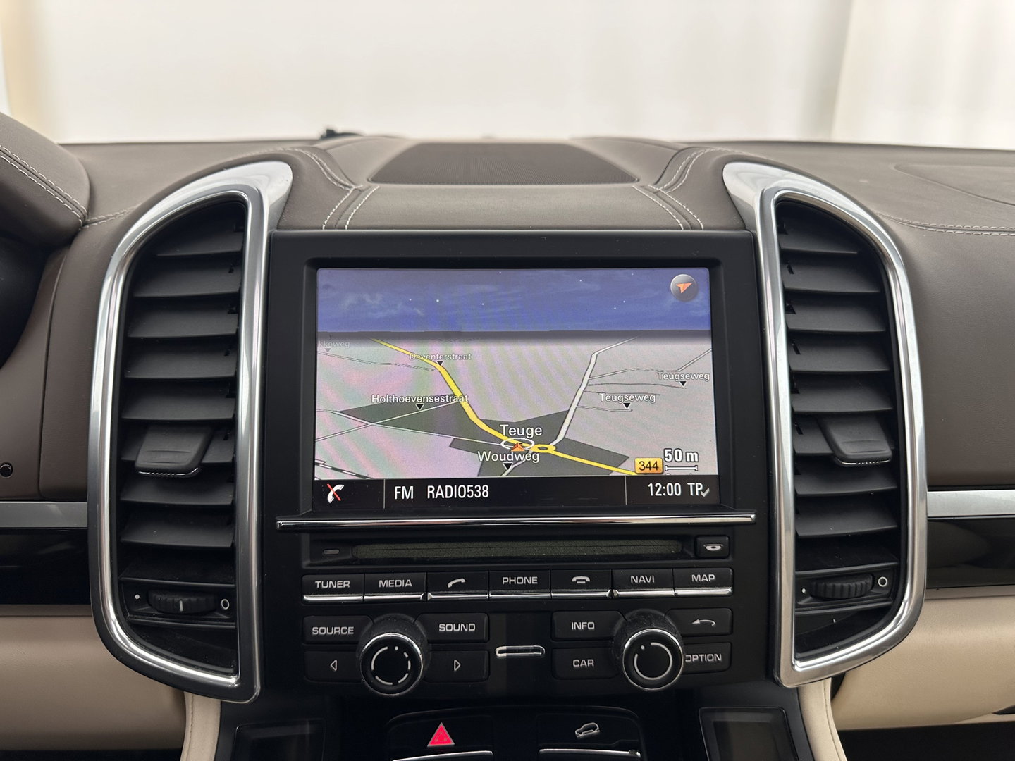 Porsche Cayenne 3.0 D Platinum Edition Aut. *PANO | LEATHER | XENON | BOSE-SOUND |CAMERA | HEATED-COMFORTSEATS | NAVI-FULLMAP | BLINDSPOT | AIR-SUSPENSION | ECC | PDC | CRUISE | 20''ALU*