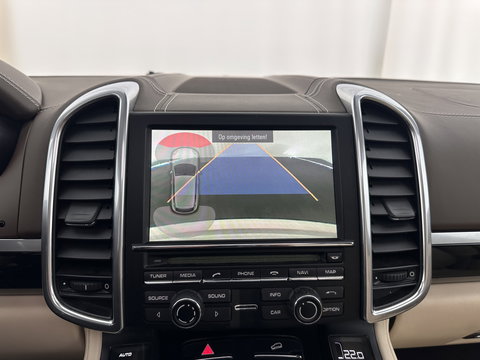 Porsche Cayenne 3.0 D Platinum Edition Aut. *PANO | LEATHER | XENON | BOSE-SOUND |CAMERA | HEATED-COMFORTSEATS | NAVI-FULLMAP | BLINDSPOT | AIR-SUSPENSION | ECC | PDC | CRUISE | 20''ALU*