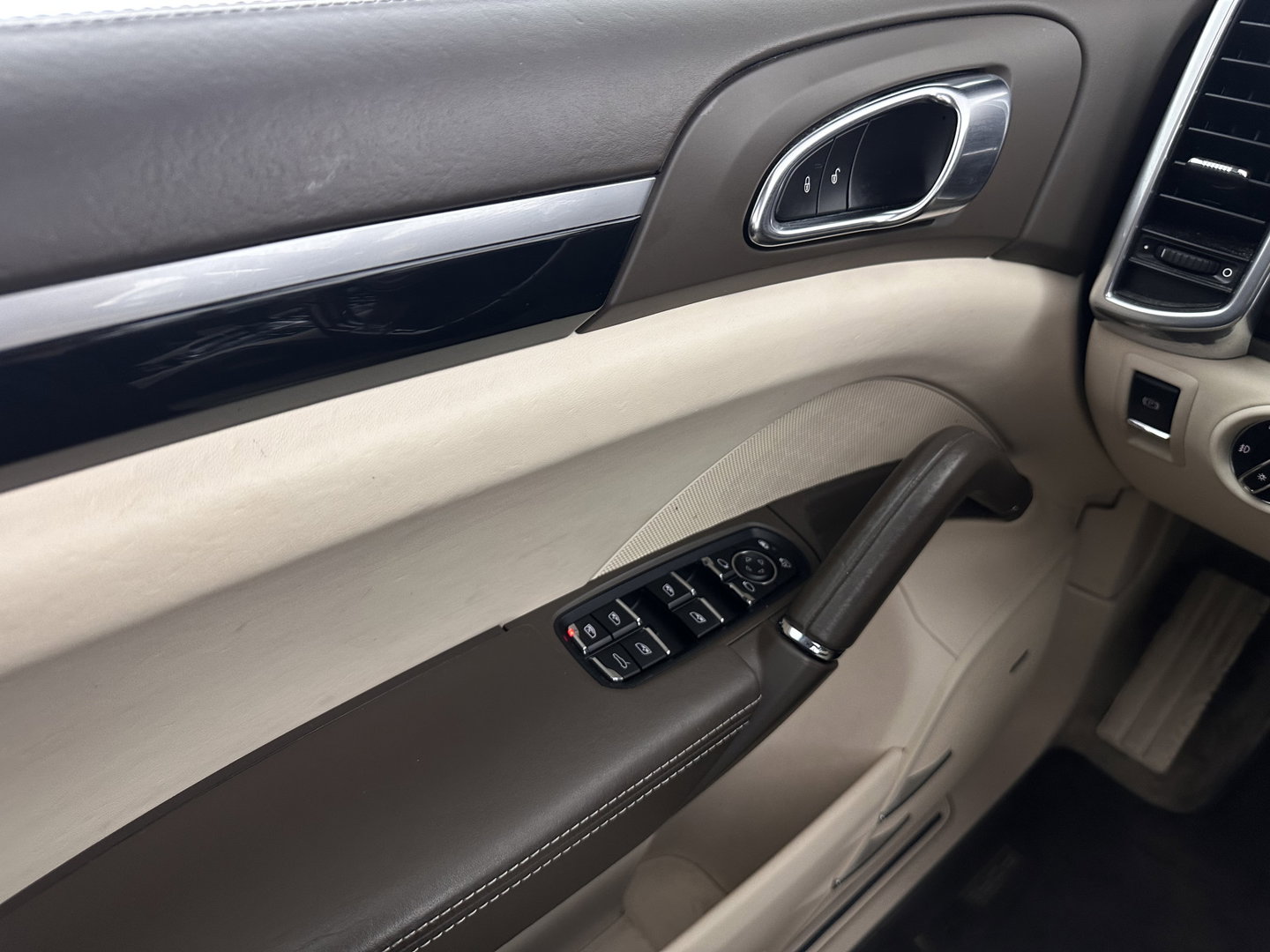 Porsche Cayenne 3.0 D Platinum Edition Aut. *PANO | LEATHER | XENON | BOSE-SOUND |CAMERA | HEATED-COMFORTSEATS | NAVI-FULLMAP | BLINDSPOT | AIR-SUSPENSION | ECC | PDC | CRUISE | 20''ALU*