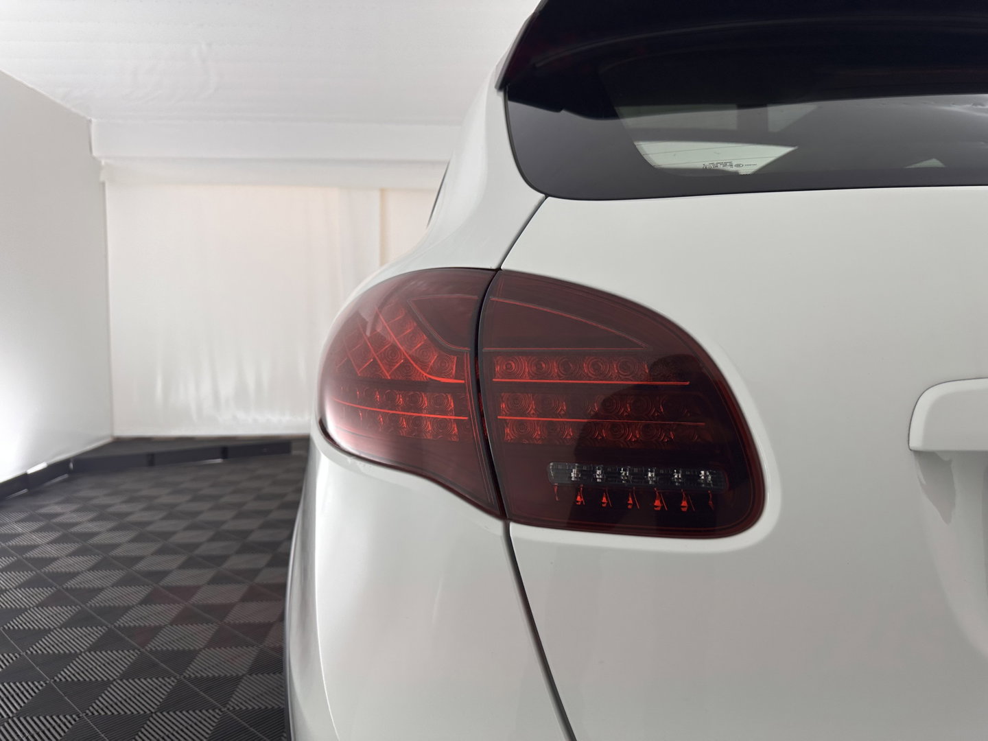 Porsche Cayenne 3.0 D Platinum Edition Aut. *PANO | LEATHER | XENON | BOSE-SOUND |CAMERA | HEATED-COMFORTSEATS | NAVI-FULLMAP | BLINDSPOT | AIR-SUSPENSION | ECC | PDC | CRUISE | 20''ALU*