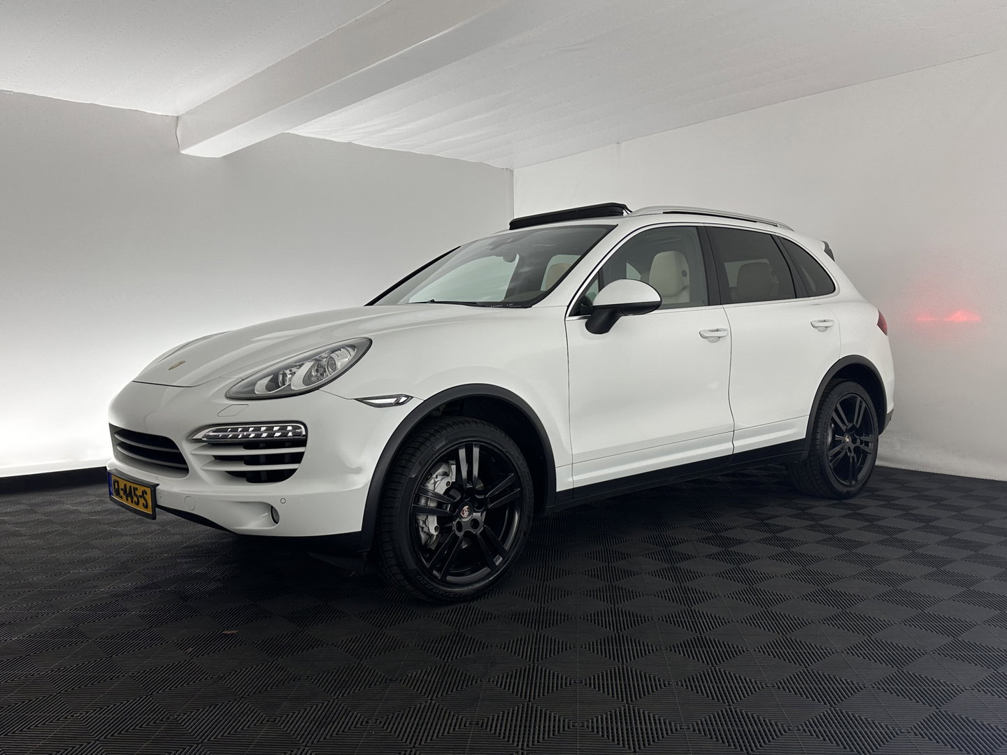 Porsche Cayenne 3.0 D Platinum Edition Aut. *PANO | LEATHER | XENON | BOSE-SOUND |CAMERA | HEATED-COMFORTSEATS | NAVI-FULLMAP | BLINDSPOT | AIR-SUSPENSION | ECC | PDC | CRUISE | 20''ALU*
