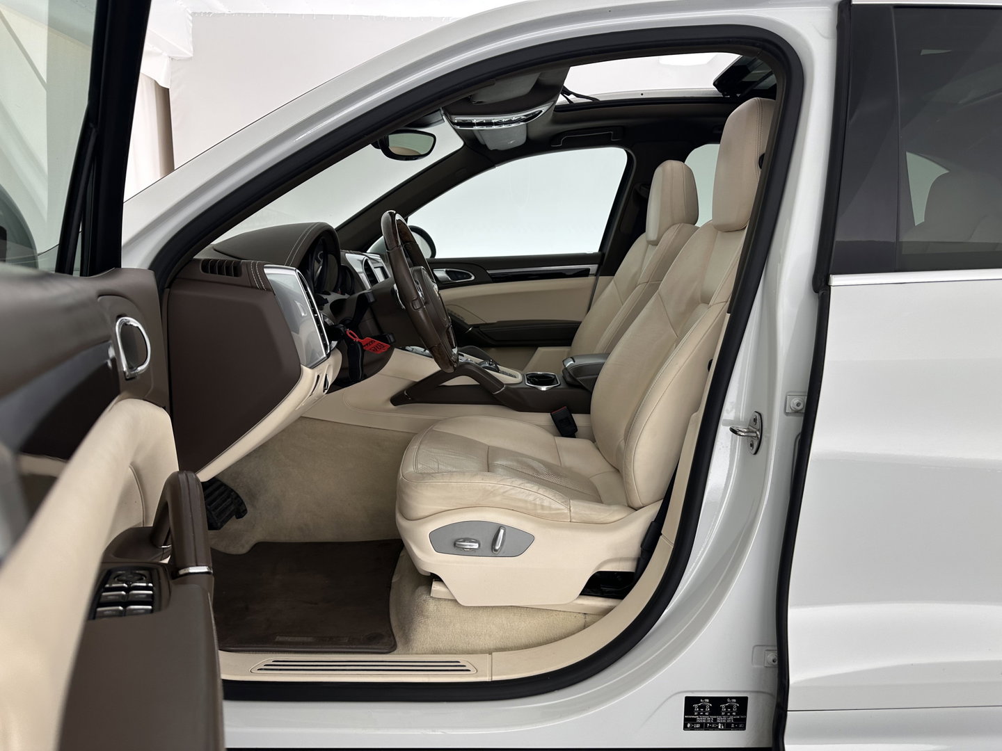 Porsche Cayenne 3.0 D Platinum Edition Aut. *PANO | LEATHER | XENON | BOSE-SOUND |CAMERA | HEATED-COMFORTSEATS | NAVI-FULLMAP | BLINDSPOT | AIR-SUSPENSION | ECC | PDC | CRUISE | 20''ALU*