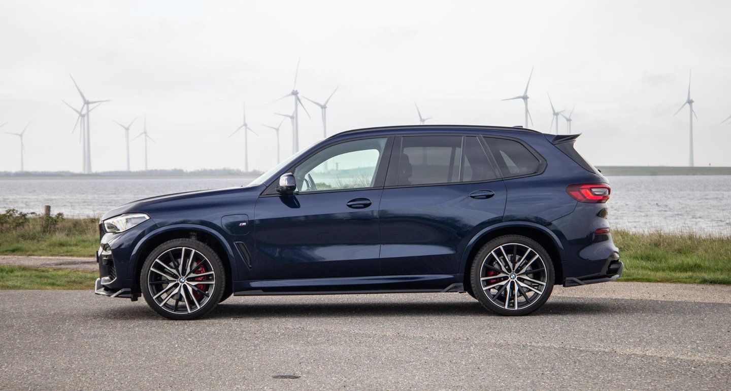 BMW X5 xDrive45e High Executive SKYLOUNGE / LASER / 4WIELSTURING / DIMAND POOK / LEDER / MAXTON / M PAKKET