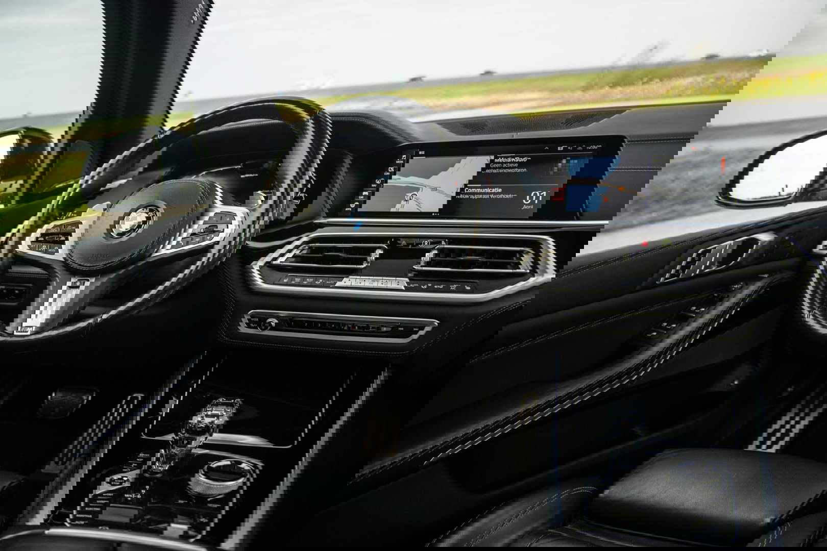 BMW X5 xDrive45e High Executive SKYLOUNGE / LASER / 4WIELSTURING / DIMAND POOK / LEDER / MAXTON / M PAKKET