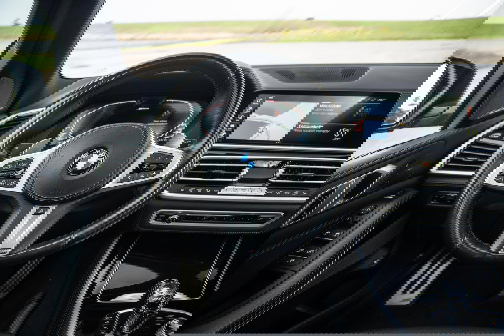 BMW X5 xDrive45e High Executive SKYLOUNGE / LASER / 4WIELSTURING / DIMAND POOK / LEDER / MAXTON / M PAKKET