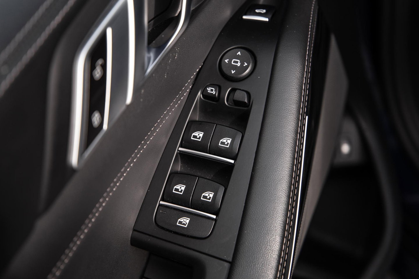 BMW X5 xDrive45e High Executive SKYLOUNGE / LASER / 4WIELSTURING / DIMAND POOK / LEDER / MAXTON / M PAKKET