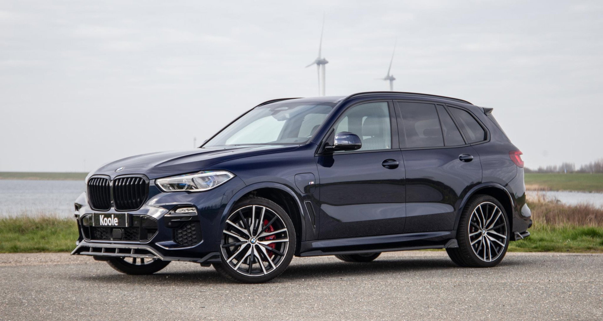 BMW X5 xDrive45e High Executive SKYLOUNGE / LASER / 4WIELSTURING / DIMAND POOK / LEDER / MAXTON / M PAKKET