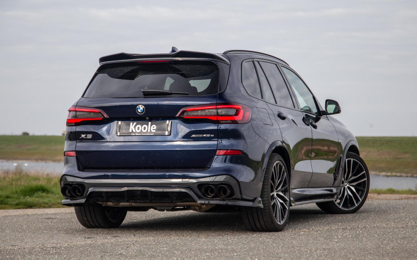 BMW X5 xDrive45e High Executive SKYLOUNGE / LASER / 4WIELSTURING / DIMAND POOK / LEDER / MAXTON / M PAKKET