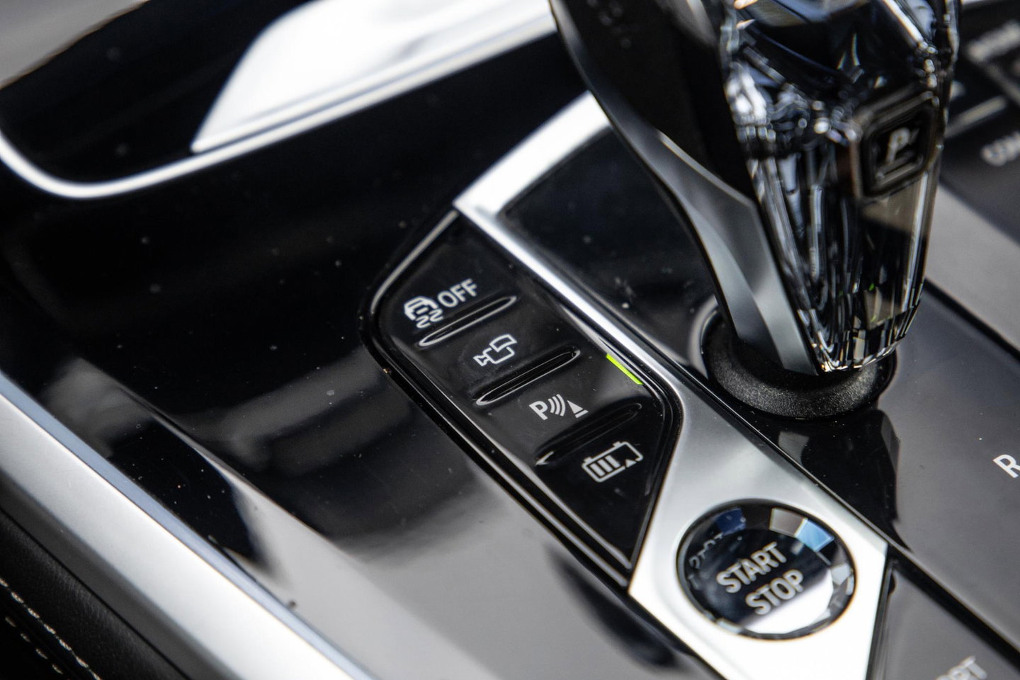 BMW X5 xDrive45e High Executive SKYLOUNGE / LASER / 4WIELSTURING / DIMAND POOK / LEDER / MAXTON / M PAKKET