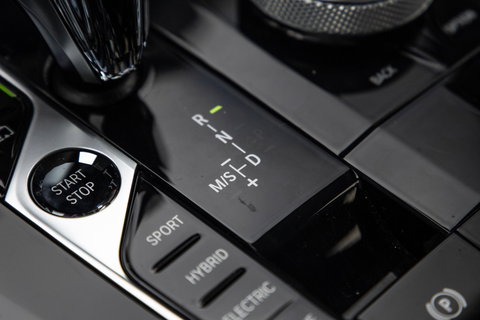 BMW X5 xDrive45e High Executive SKYLOUNGE / LASER / 4WIELSTURING / DIMAND POOK / LEDER / MAXTON / M PAKKET