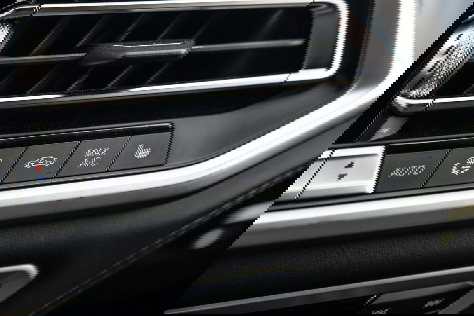 BMW X5 xDrive45e High Executive SKYLOUNGE / LASER / 4WIELSTURING / DIMAND POOK / LEDER / MAXTON / M PAKKET