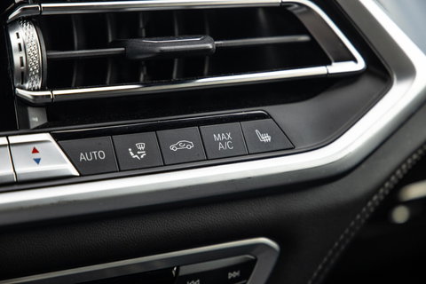 BMW X5 xDrive45e High Executive SKYLOUNGE / LASER / 4WIELSTURING / DIMAND POOK / LEDER / MAXTON / M PAKKET