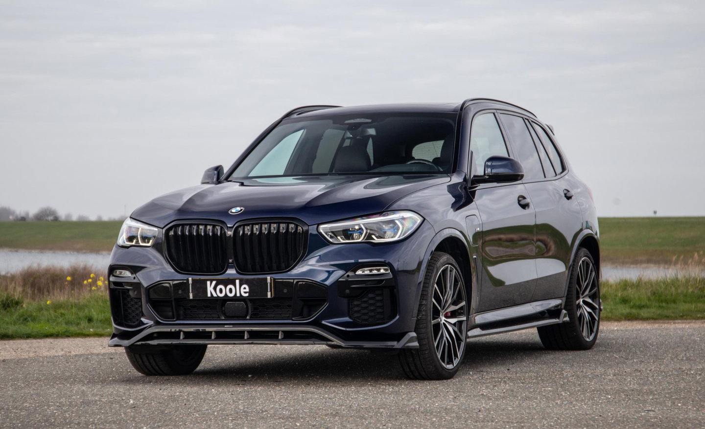 BMW X5 xDrive45e High Executive SKYLOUNGE / LASER / 4WIELSTURING / DIMAND POOK / LEDER / MAXTON / M PAKKET