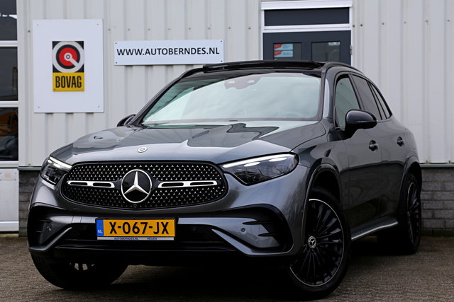 Mercedes-Benz GLC - 300e 4MATIC AMG Line*Perfect MB Onderh.*Pano/Digital Light/Luchtvering/Night Pakket/Elek. Trekhaak/360 Camera/ACC met act. Stuurass./Stoelverw./Stuurverw./Treeplanken/20 inch LM*